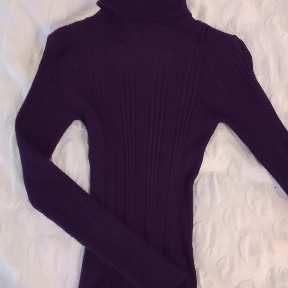 4 lightweight sweater tops - Picture 2 of 3